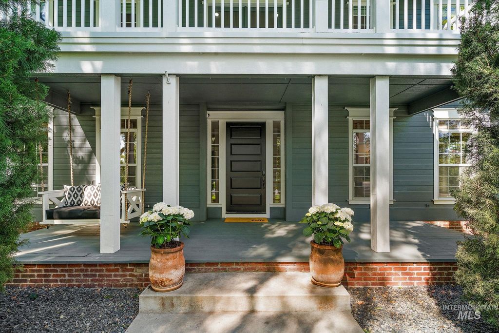 Photo of 515 N Sierra View Dr, Eagle, ID 83616 (MLS # 98953113)