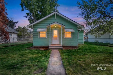 Photo of 510 E 5th Street, Emmett, ID 83617 (MLS # 98986120)
