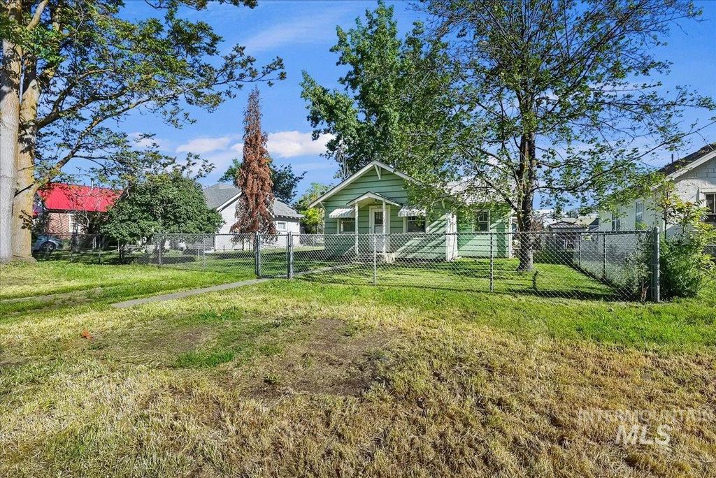 Photo of 510 E 5th Street, Emmett, ID 83617 (MLS # 98986120)