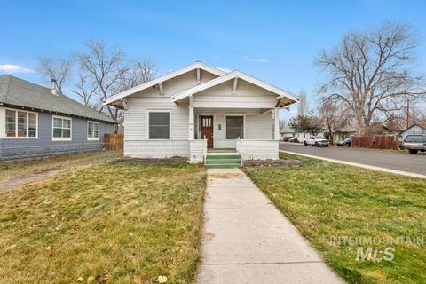 Photo of 504 5th Ave E Ave, Twin Falls, ID 83301 (MLS # 98972644)