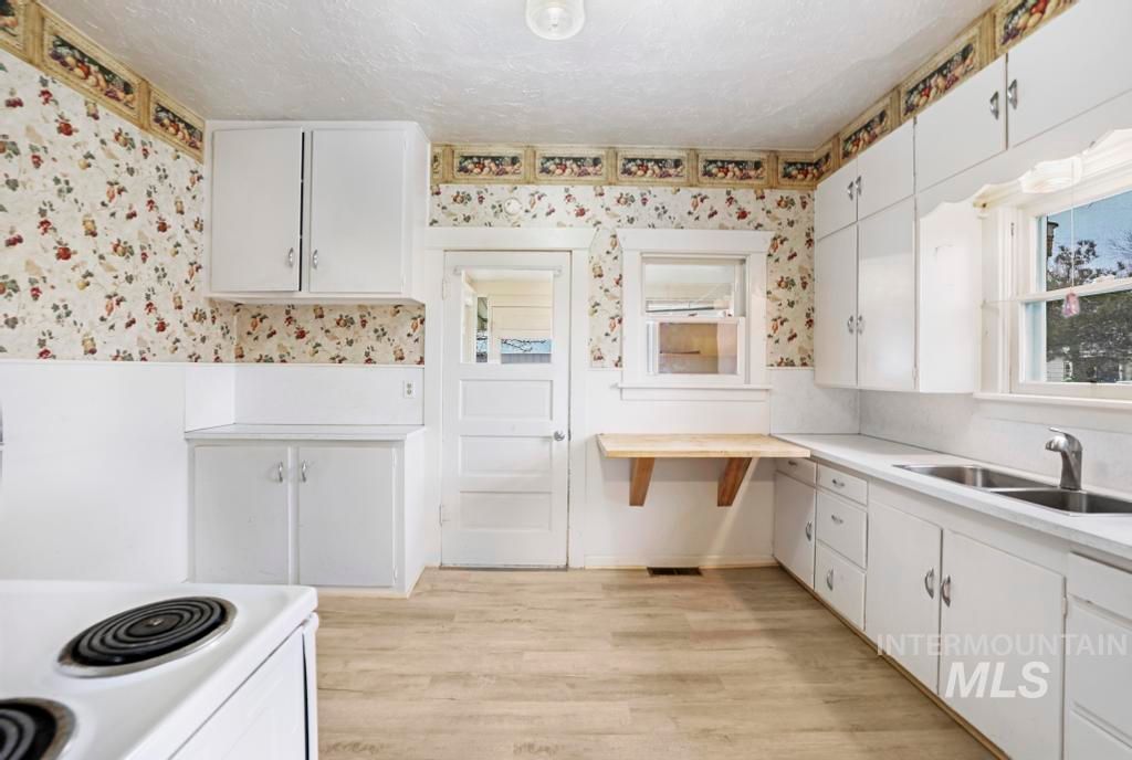 Photo of 504 5th Ave E Ave, Twin Falls, ID 83301 (MLS # 98972644)