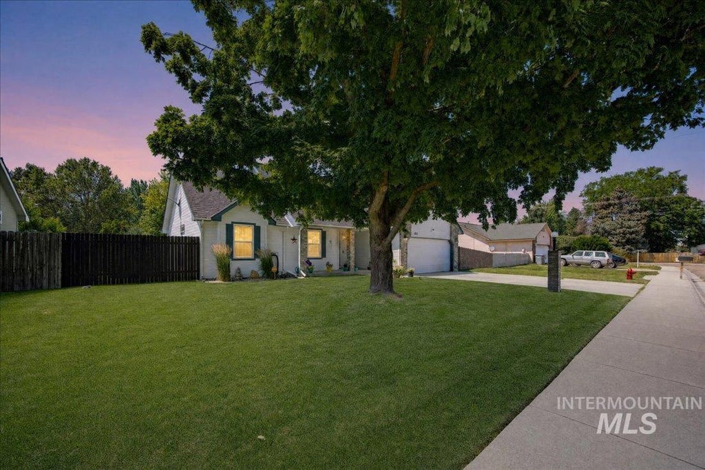 Photo of 815 Shane Place, Caldwell, ID 83605 (MLS # 98993974)