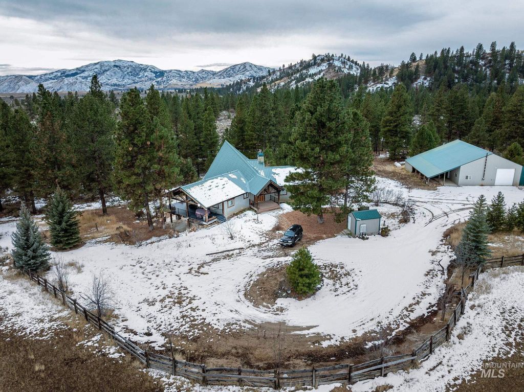 Photo of 170 N Wildflower Way, Prairie, ID 83647 (MLS # 98913792)