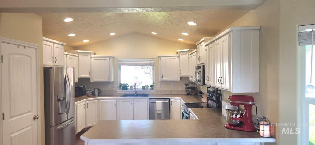 Photo of 2493 S Skyview Dr, Nampa, ID 83686 (MLS # 98964861)