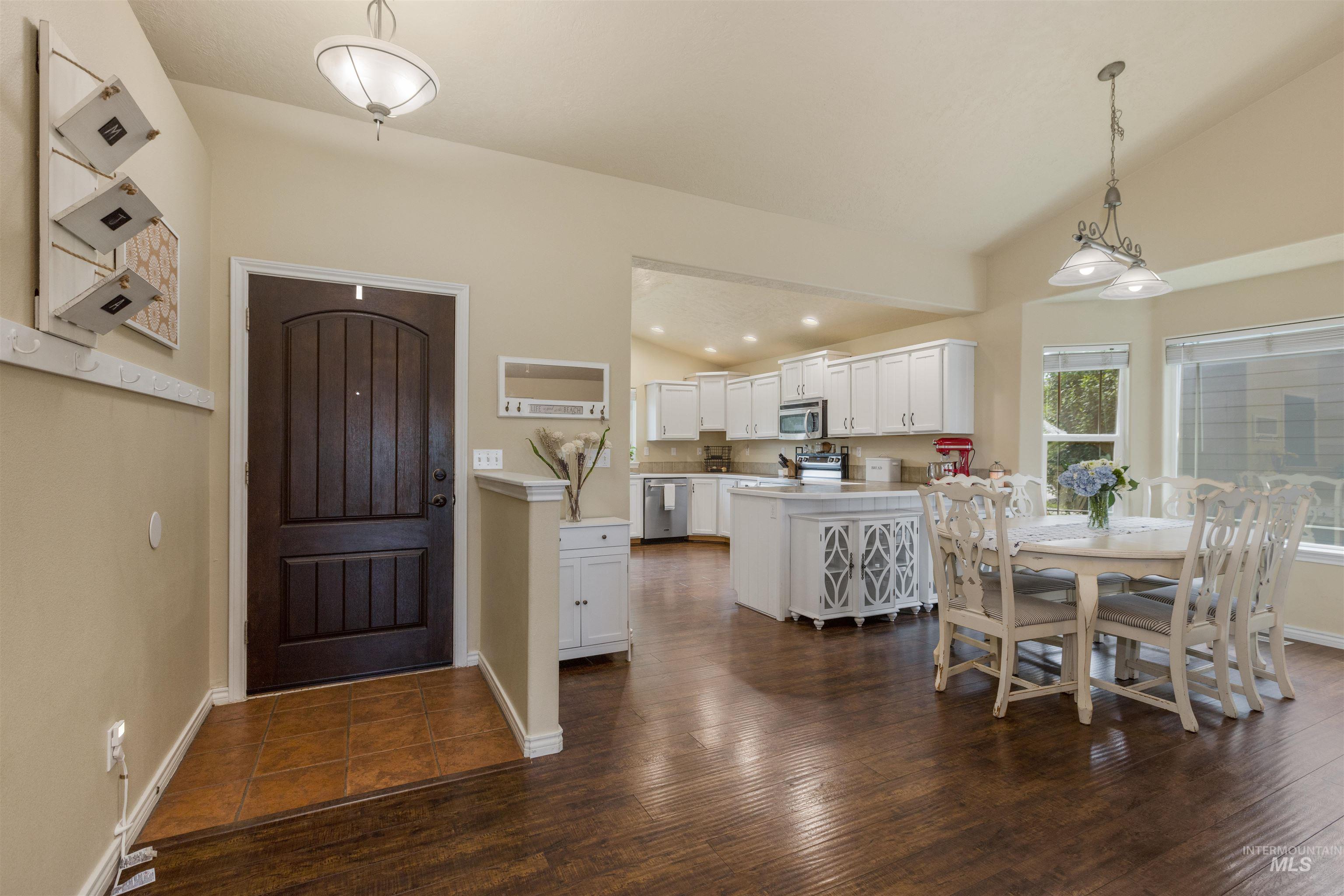 2493 S Skyview Dr