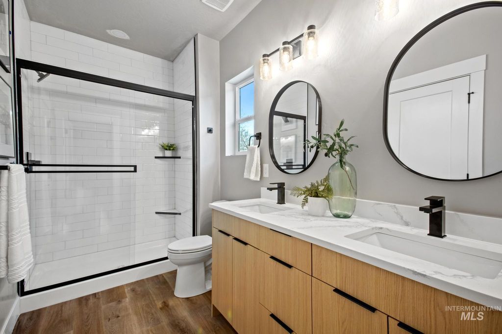 Photo of 2111 S Pacific St, Boise, ID 83705 (MLS # 98969697)