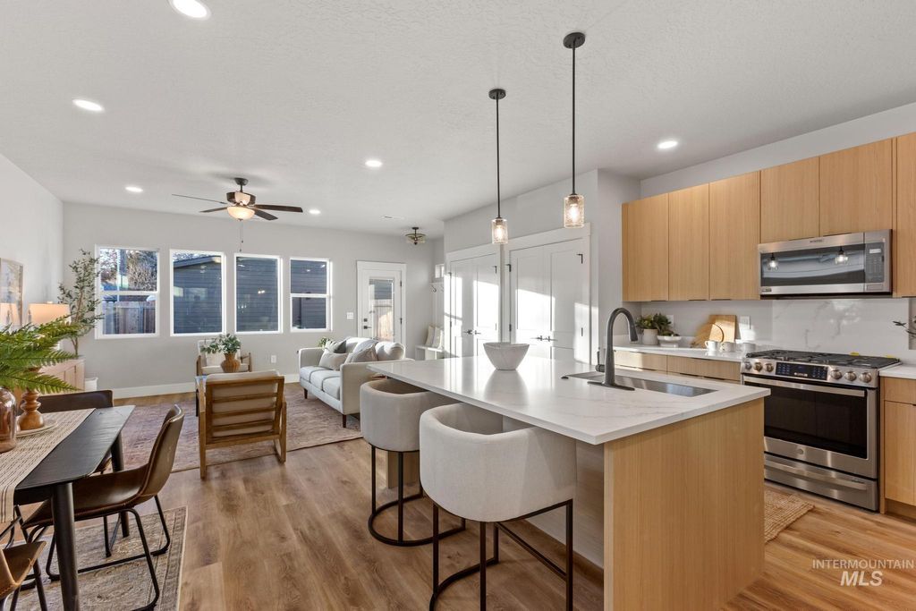 Photo of 2111 S Pacific St, Boise, ID 83705 (MLS # 98969697)