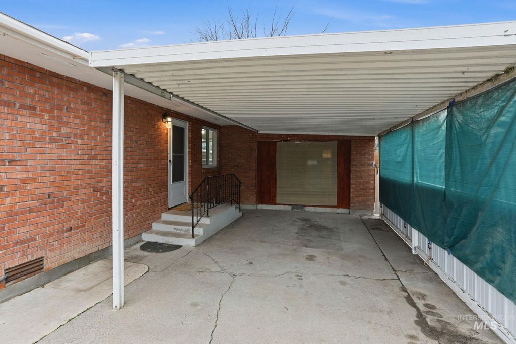 Photo of 510 W 1st St, Fruitland, ID 83619 (MLS # 98974881)