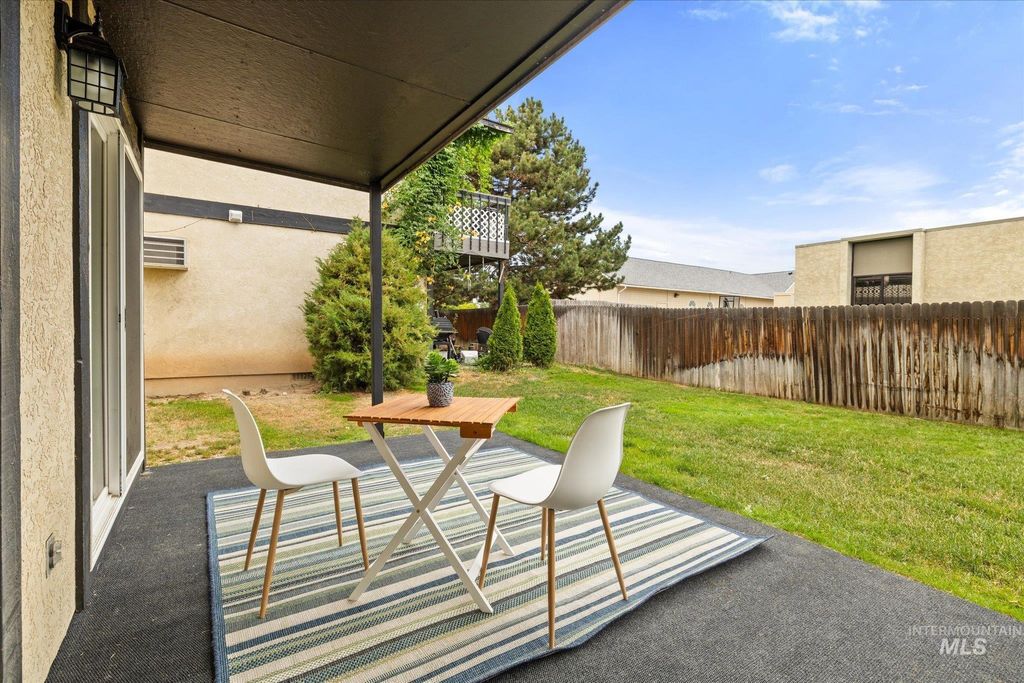 Photo of 7048 W Colehaven Dr, Boise, ID 83704 (MLS # 98956377)