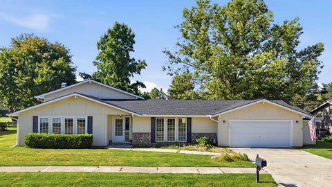 Photo of 1237 E Cerramar Ct, Eagle, ID 83616 (MLS # 98993592)