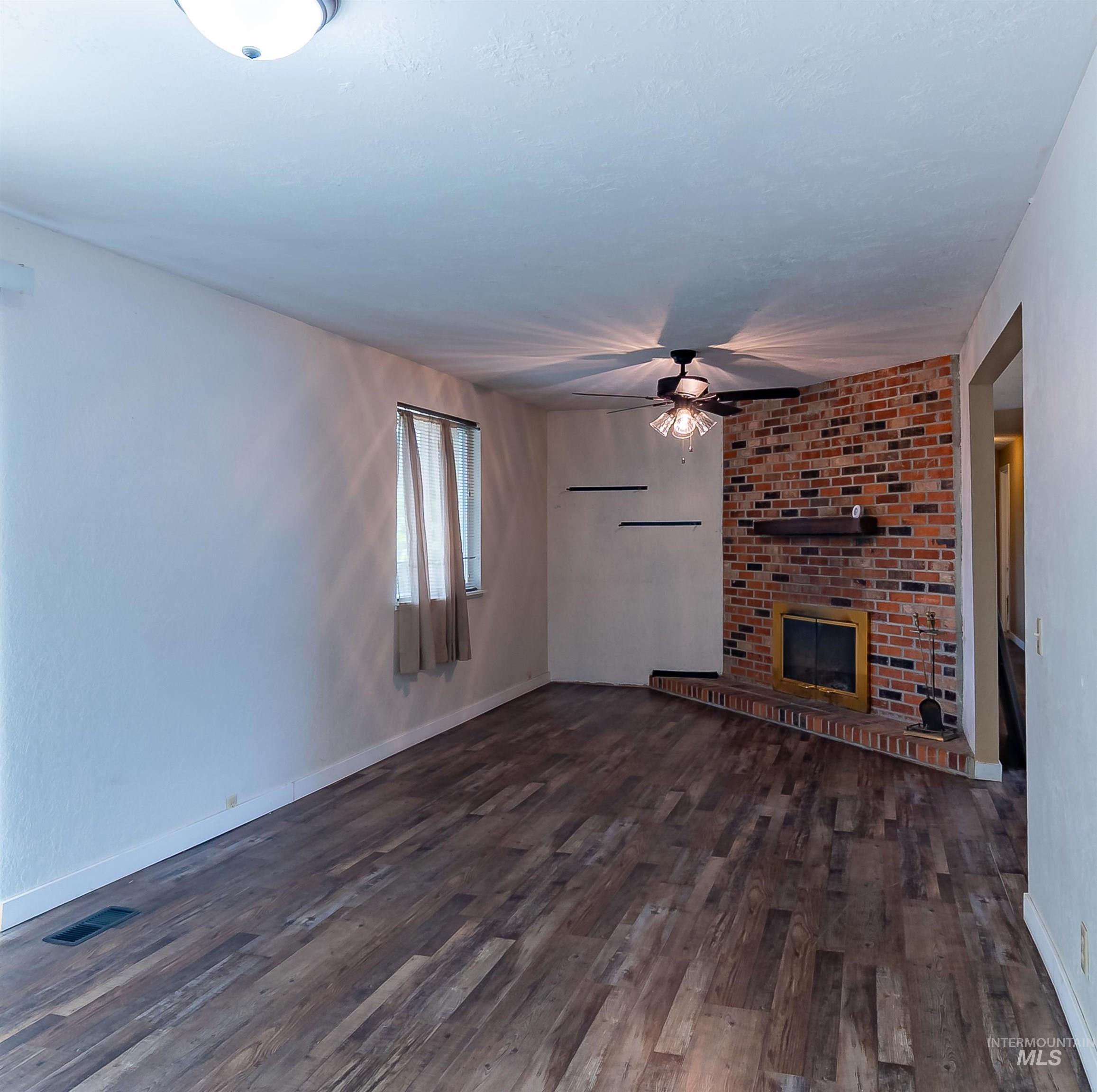 3552 N Covered Wagon Way