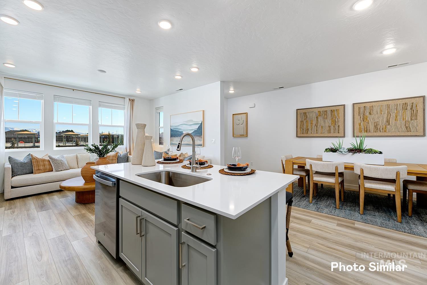 4207 W Perspective St