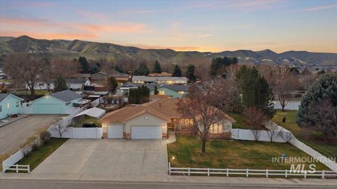 Photo of 2225 Wildwood Ln, Emmett, ID 83617 (MLS # 98977522)