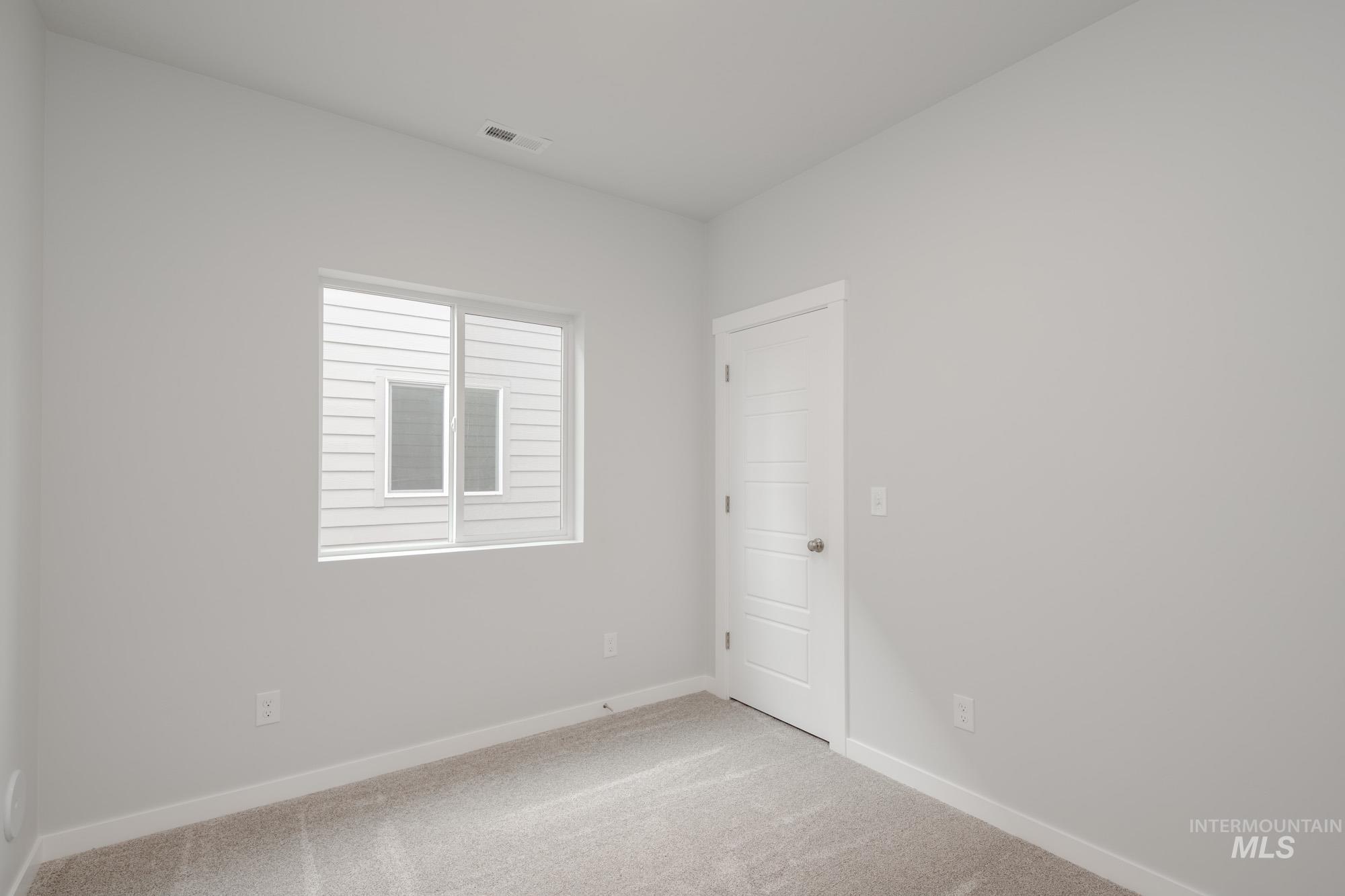 910 N Mirror Creek Way