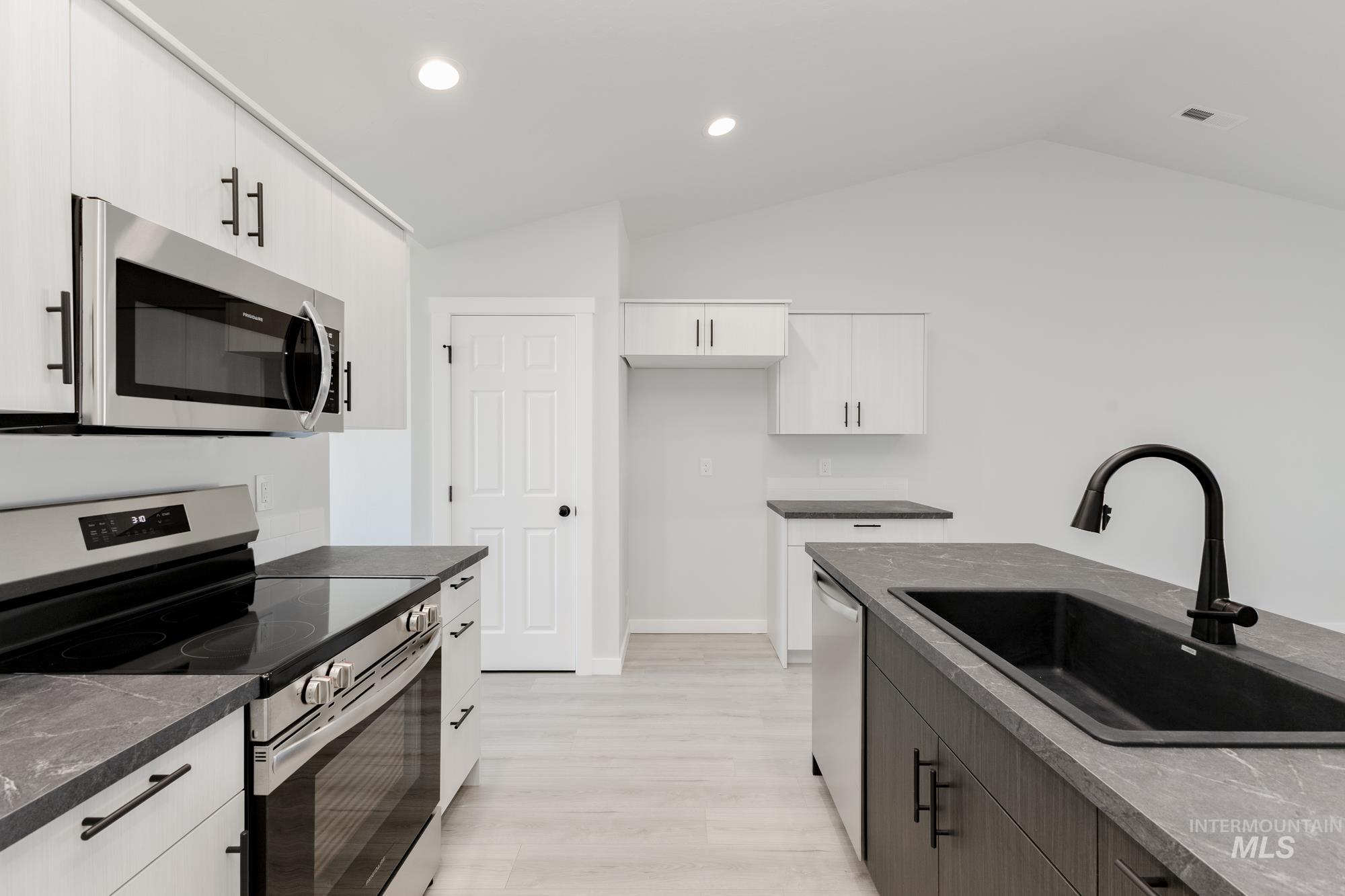 45 S Lancaster Pl