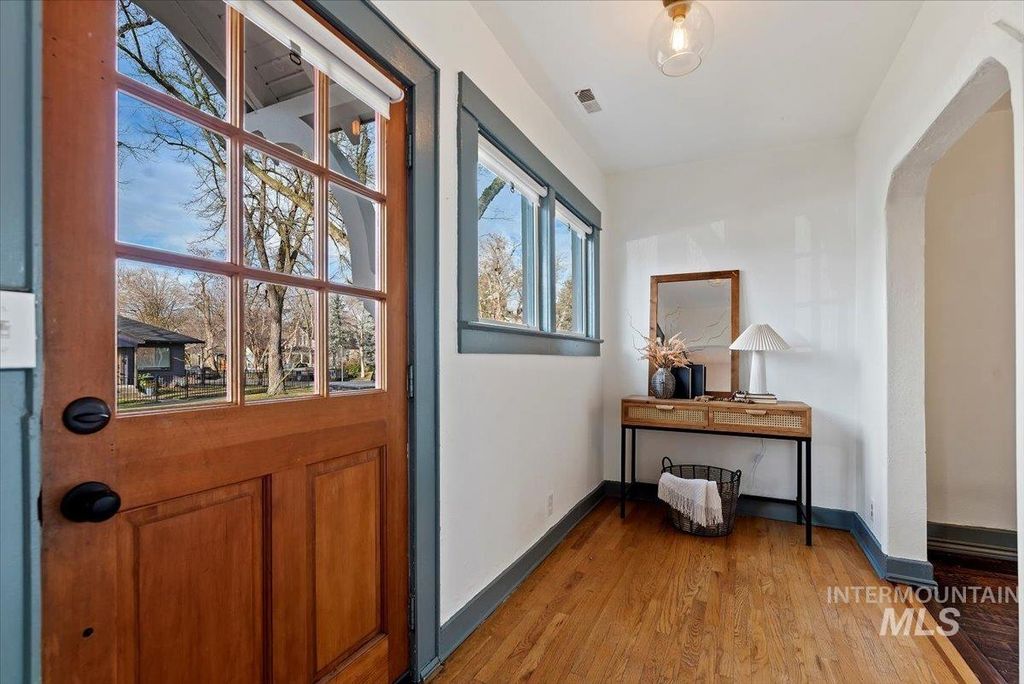 Photo of 1714 N 8th St, Boise, ID 83702 (MLS # 98971179)