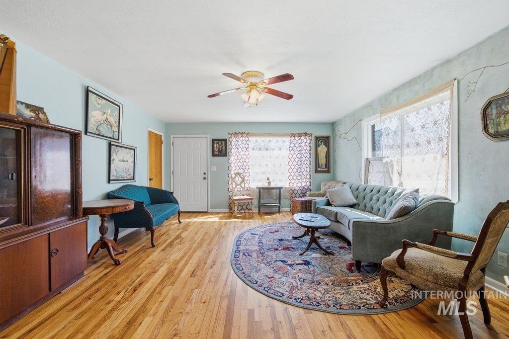 Photo of 215 17th Ave S Ave, Nampa, ID 83651 (MLS # 98978330)