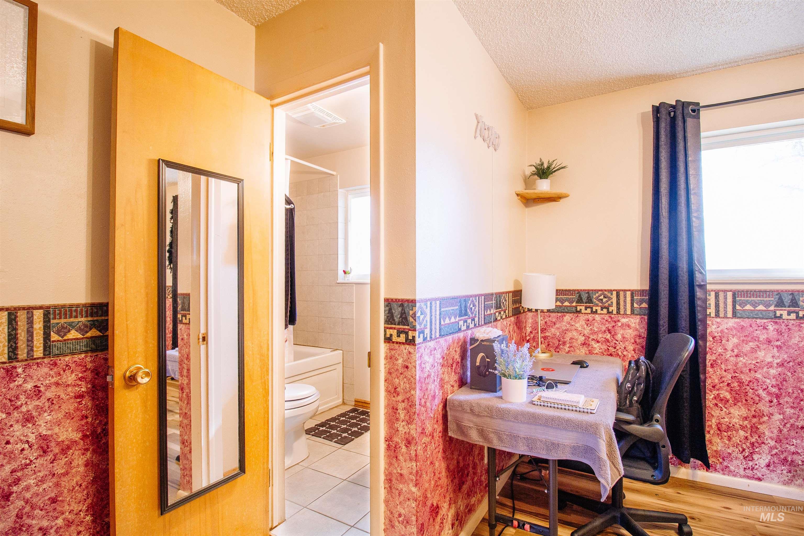 Twin Falls, Idaho 83301, United States, 3 Bedrooms Bedrooms, ,2 BathroomsBathrooms,Residential,Pending,79398