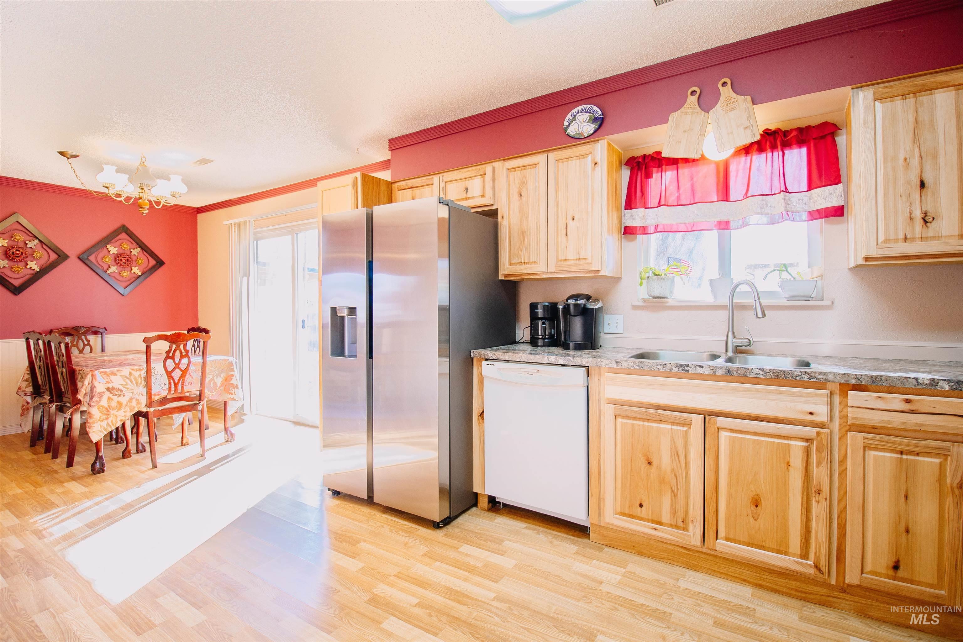 Twin Falls, Idaho 83301, United States, 3 Bedrooms Bedrooms, ,2 BathroomsBathrooms,Residential,Pending,79398