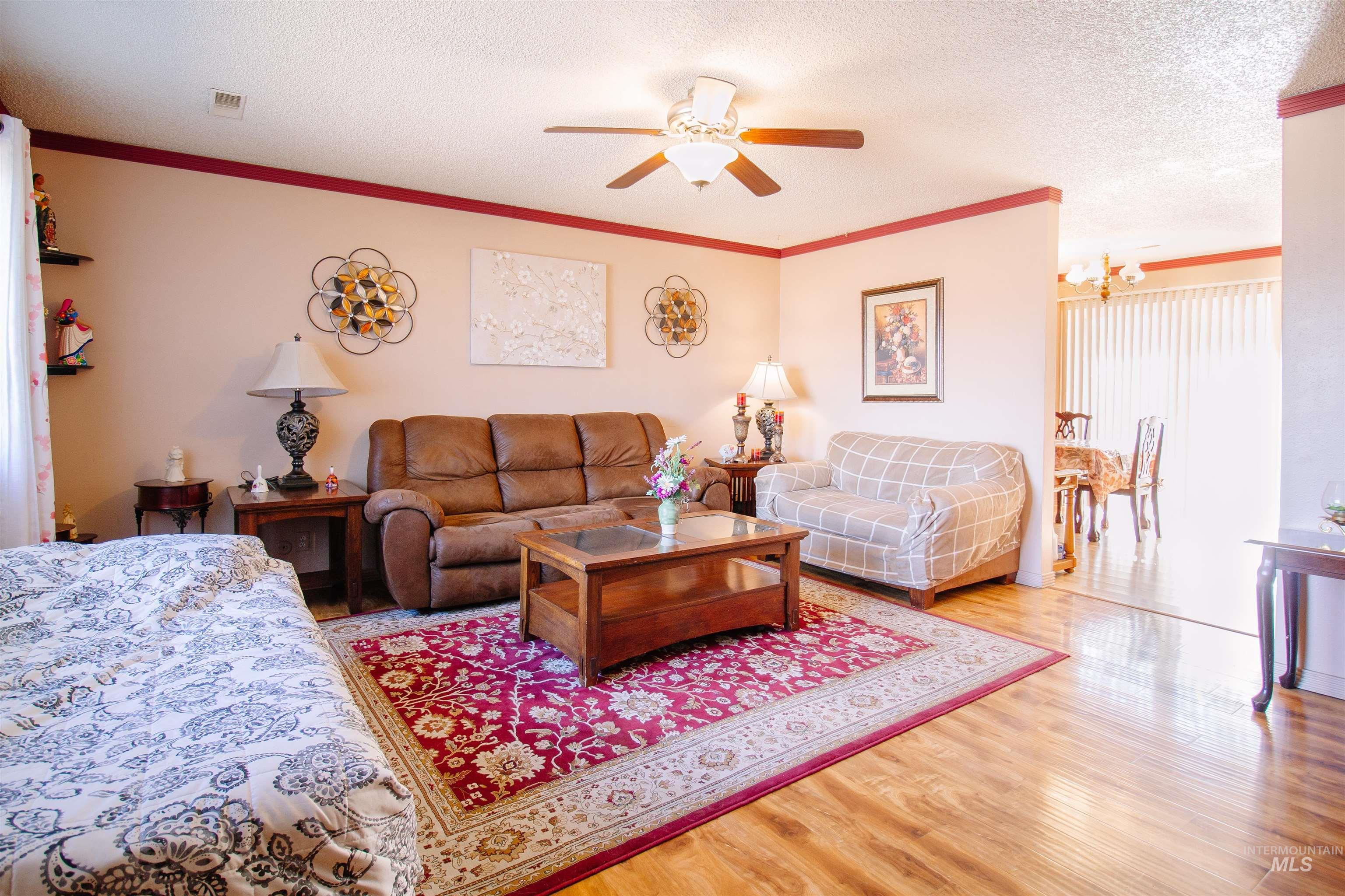 Twin Falls, Idaho 83301, United States, 3 Bedrooms Bedrooms, ,2 BathroomsBathrooms,Residential,Pending,79398