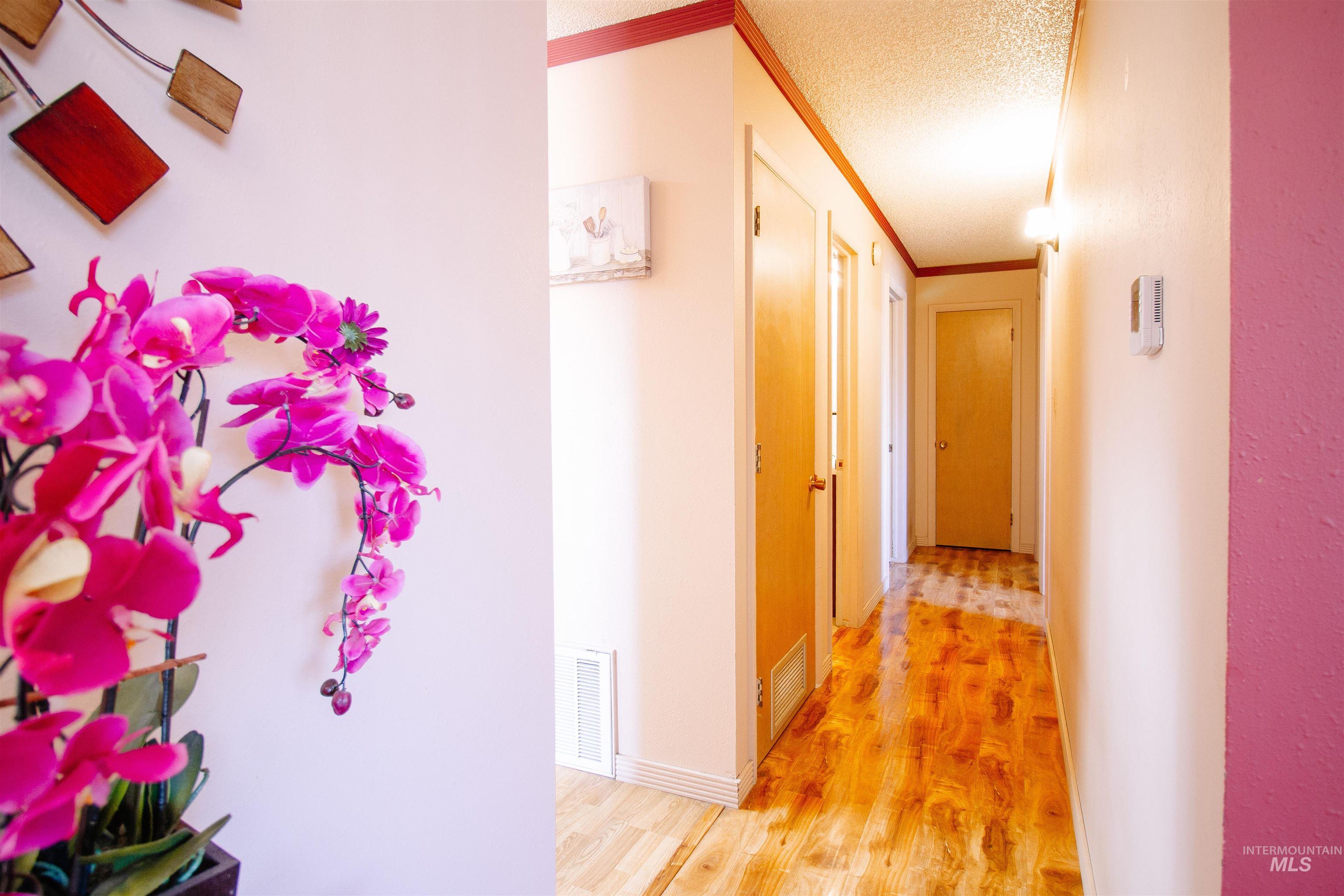 Twin Falls, Idaho 83301, United States, 3 Bedrooms Bedrooms, ,2 BathroomsBathrooms,Residential,Pending,79398