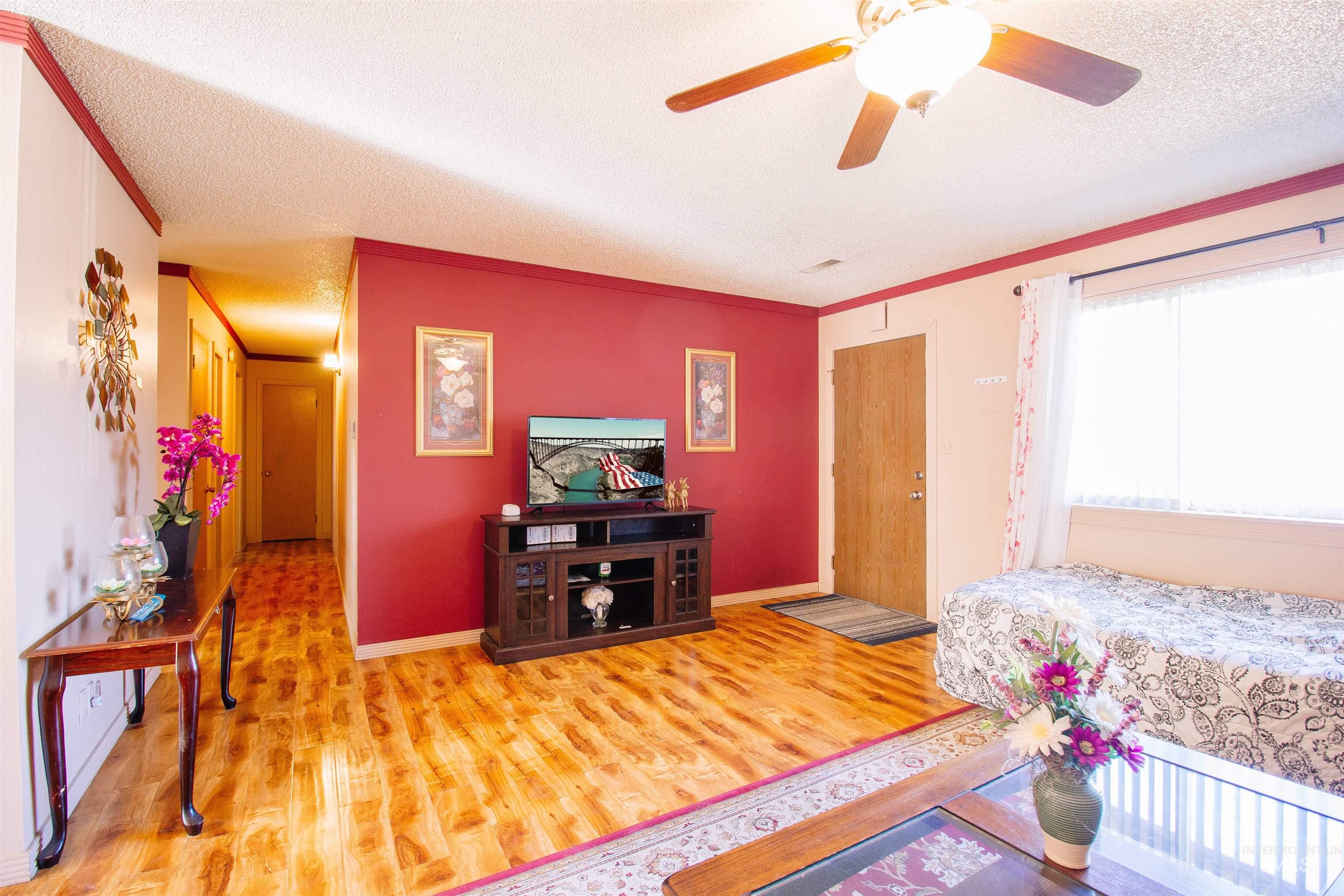 Twin Falls, Idaho 83301, United States, 3 Bedrooms Bedrooms, ,2 BathroomsBathrooms,Residential,Pending,79398