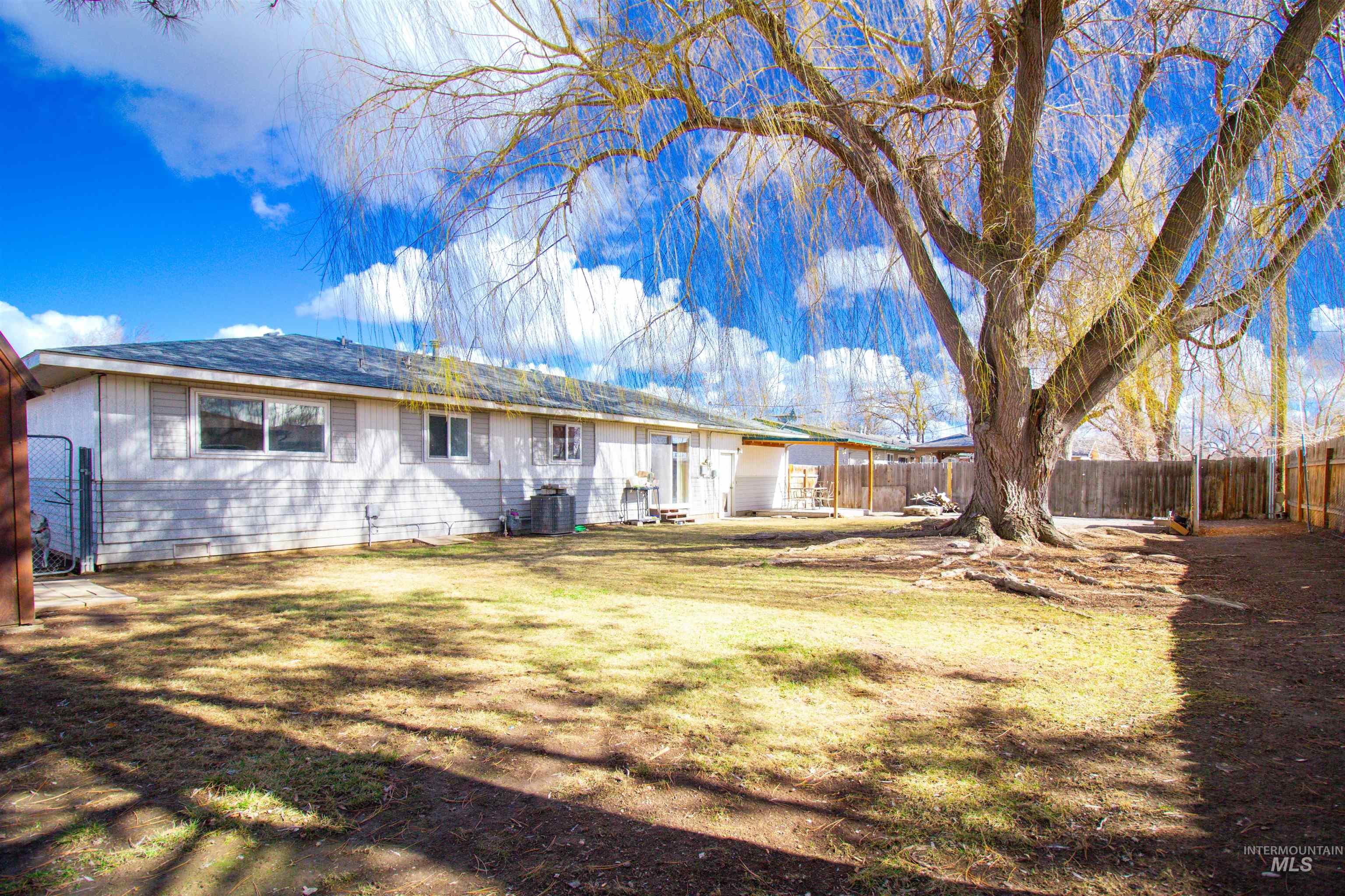 Twin Falls, Idaho 83301, United States, 3 Bedrooms Bedrooms, ,2 BathroomsBathrooms,Residential,Pending,79398