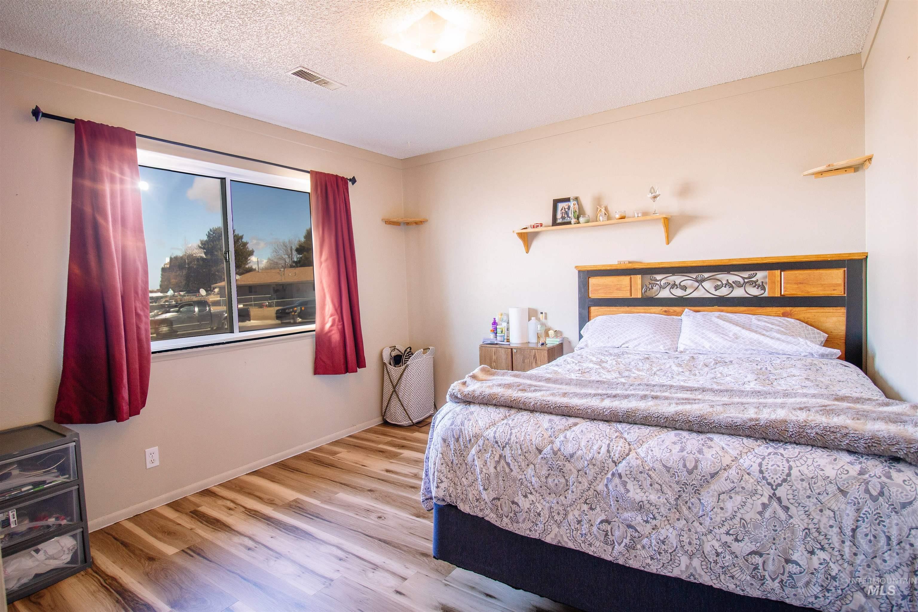 Twin Falls, Idaho 83301, United States, 3 Bedrooms Bedrooms, ,2 BathroomsBathrooms,Residential,Pending,79398