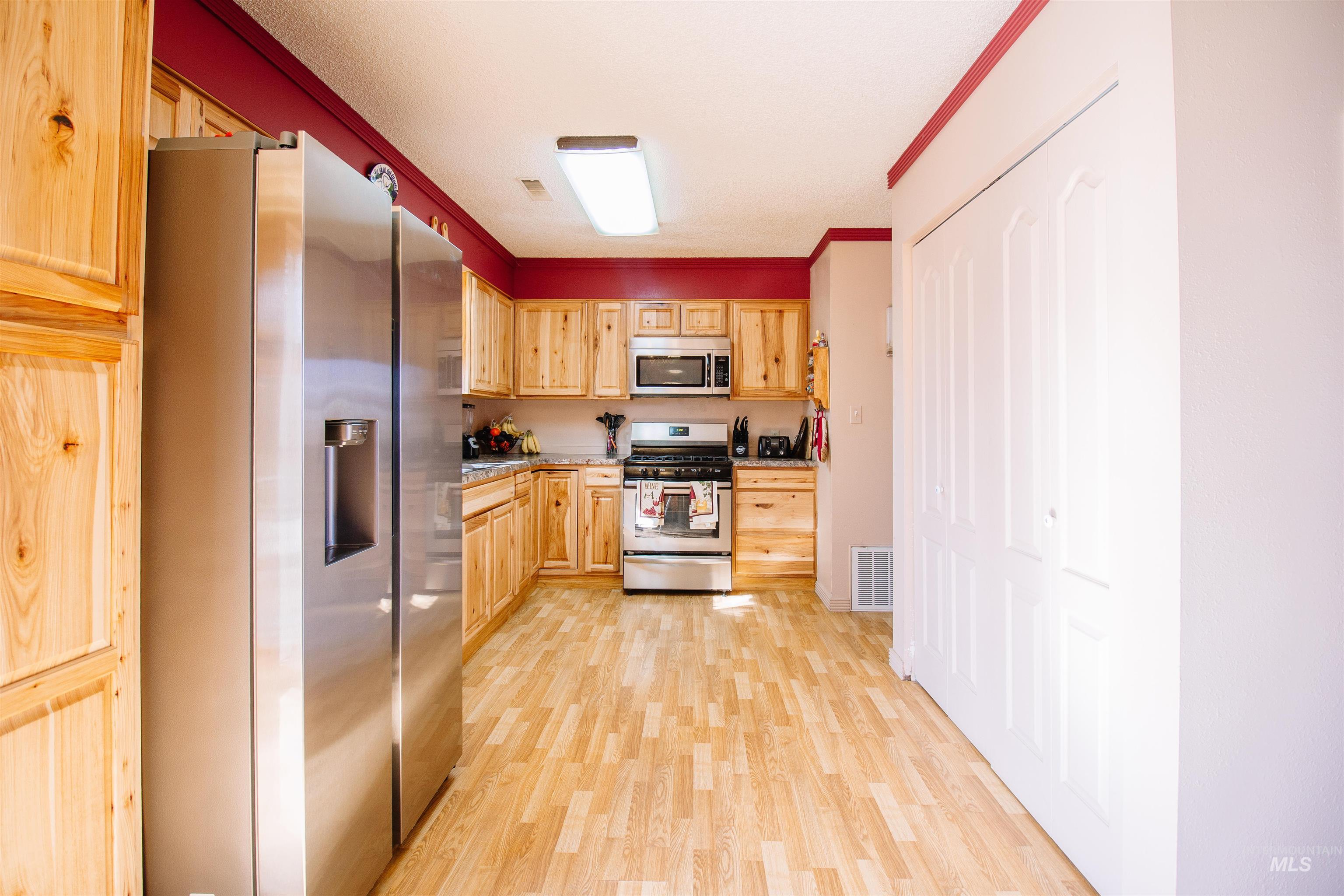 Twin Falls, Idaho 83301, United States, 3 Bedrooms Bedrooms, ,2 BathroomsBathrooms,Residential,Pending,79398