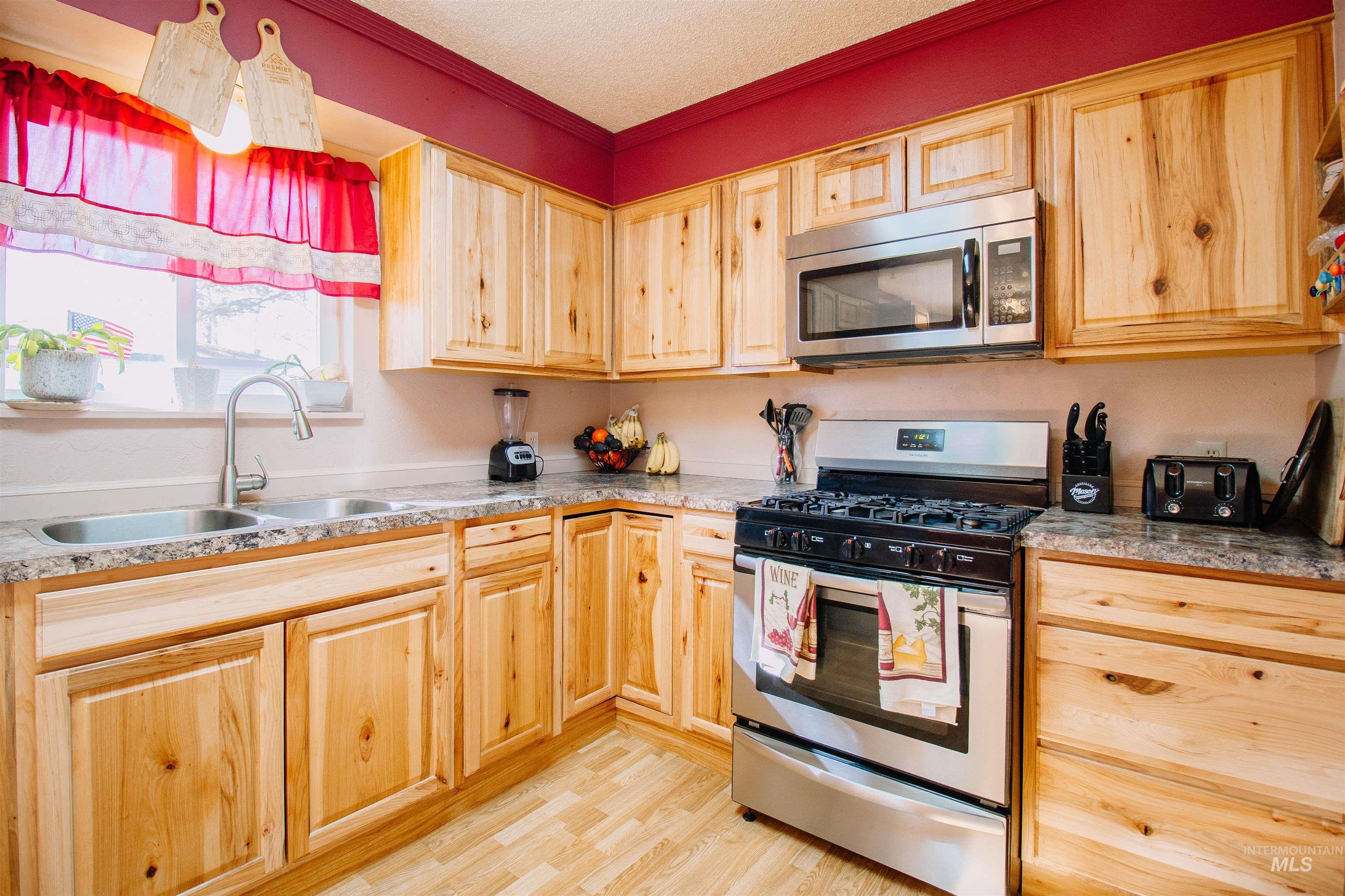 Twin Falls, Idaho 83301, United States, 3 Bedrooms Bedrooms, ,2 BathroomsBathrooms,Residential,Pending,79398