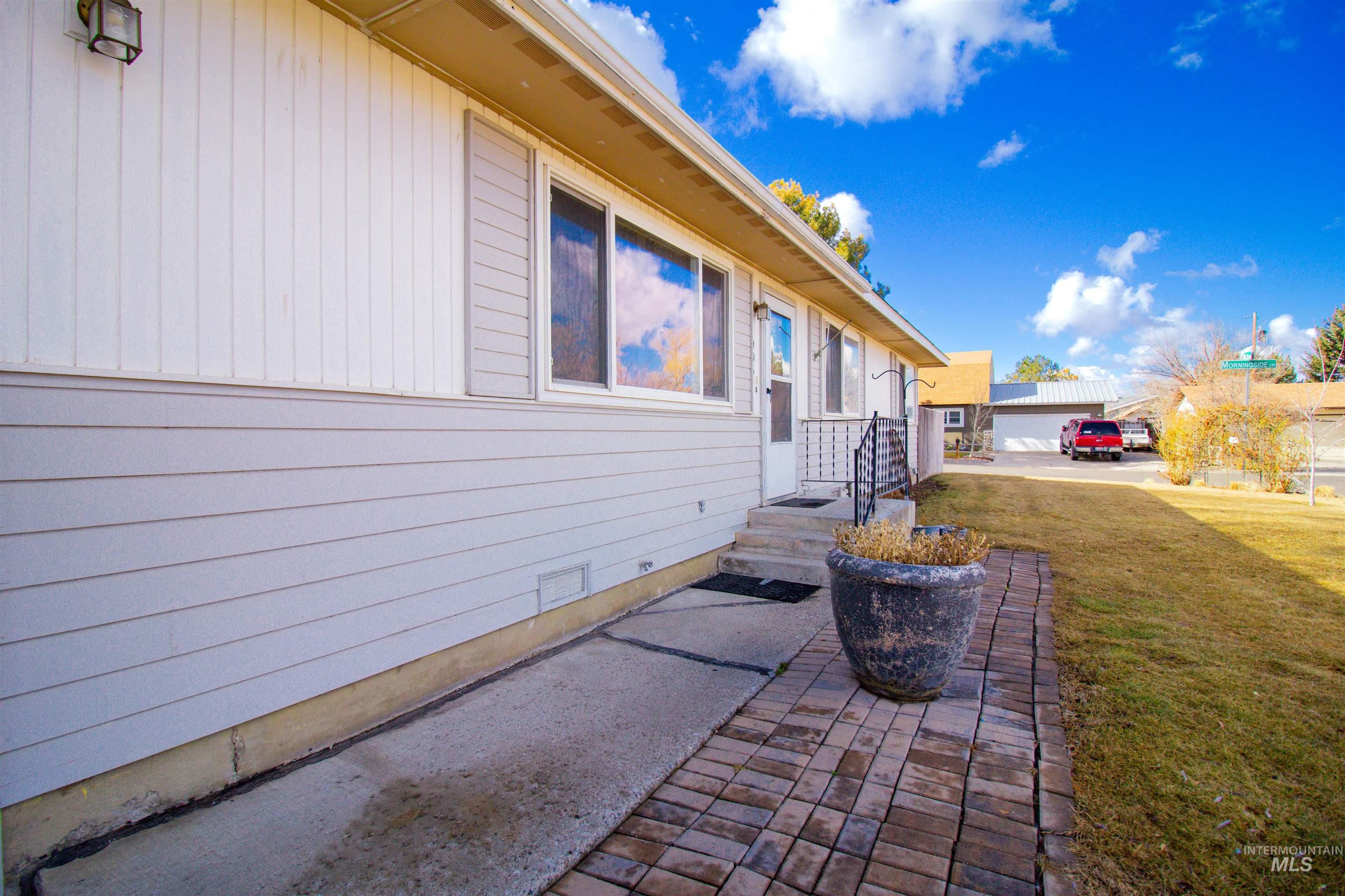 Twin Falls, Idaho 83301, United States, 3 Bedrooms Bedrooms, ,2 BathroomsBathrooms,Residential,Pending,79398