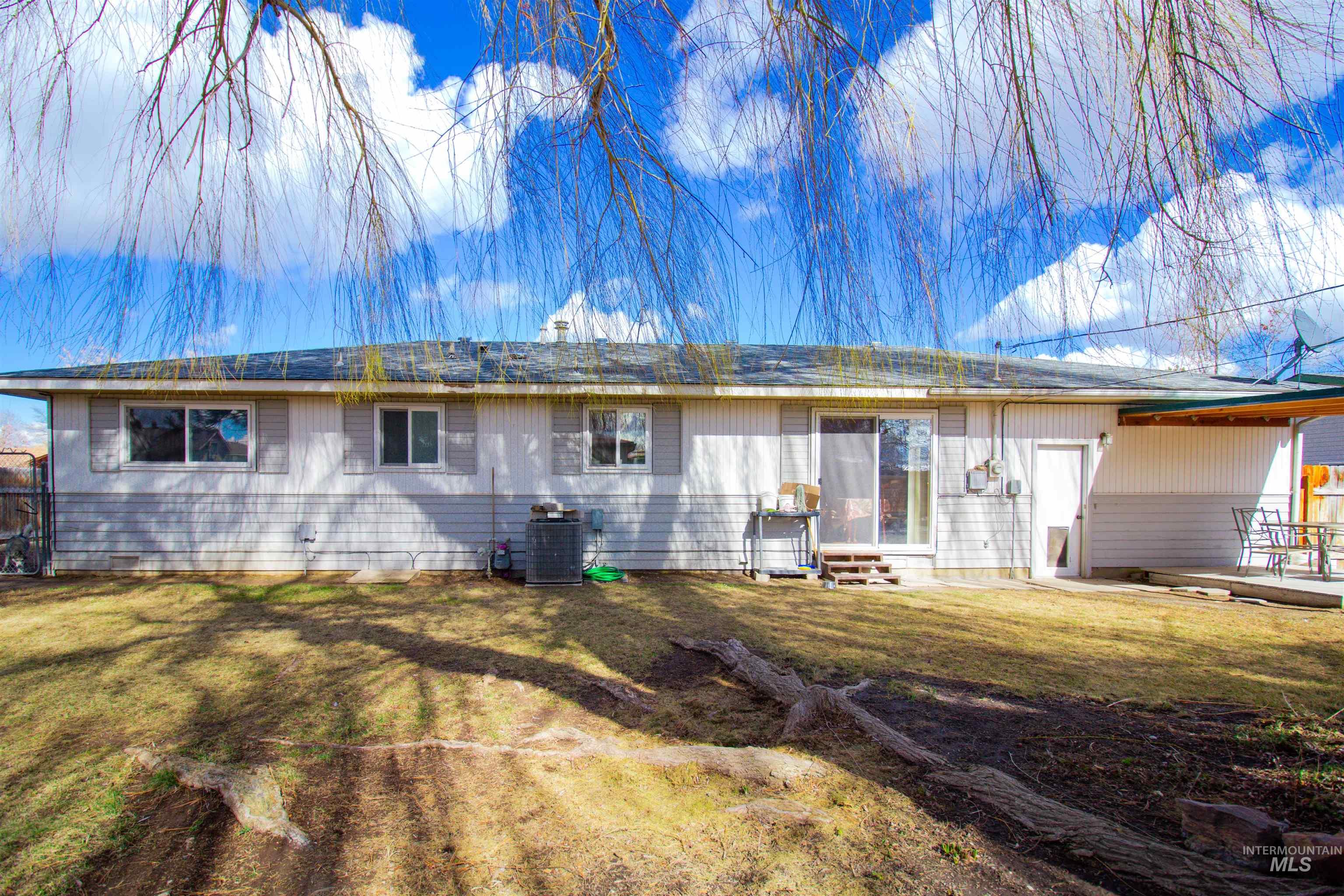 Twin Falls, Idaho 83301, United States, 3 Bedrooms Bedrooms, ,2 BathroomsBathrooms,Residential,Pending,79398