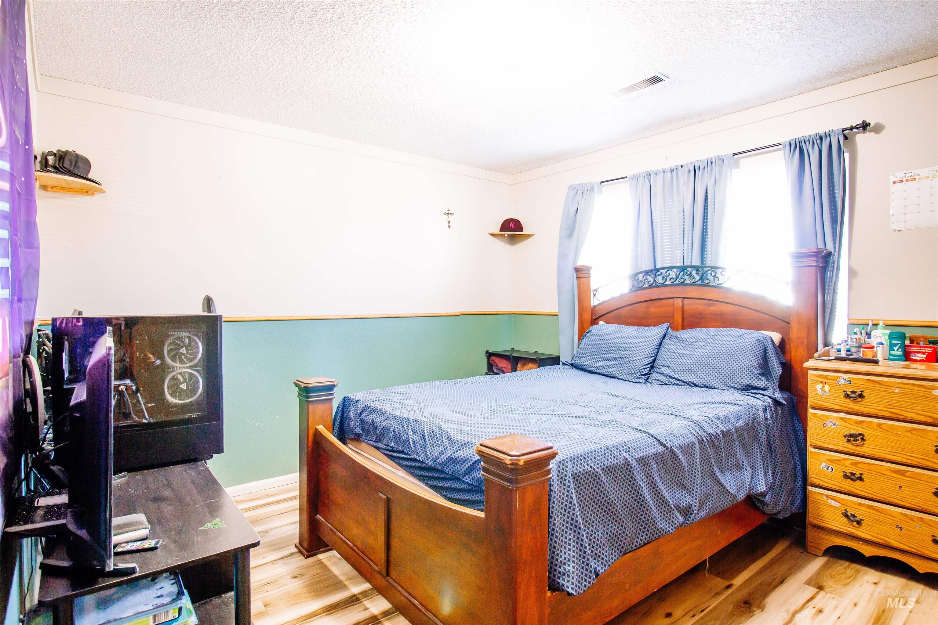 Twin Falls, Idaho 83301, United States, 3 Bedrooms Bedrooms, ,2 BathroomsBathrooms,Residential,Pending,79398