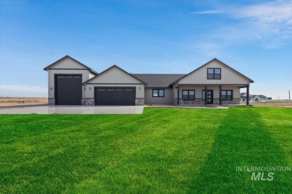 Photo of 8650 SW El Camino Court, Mountain Home, ID 83647 (MLS # 98978254)