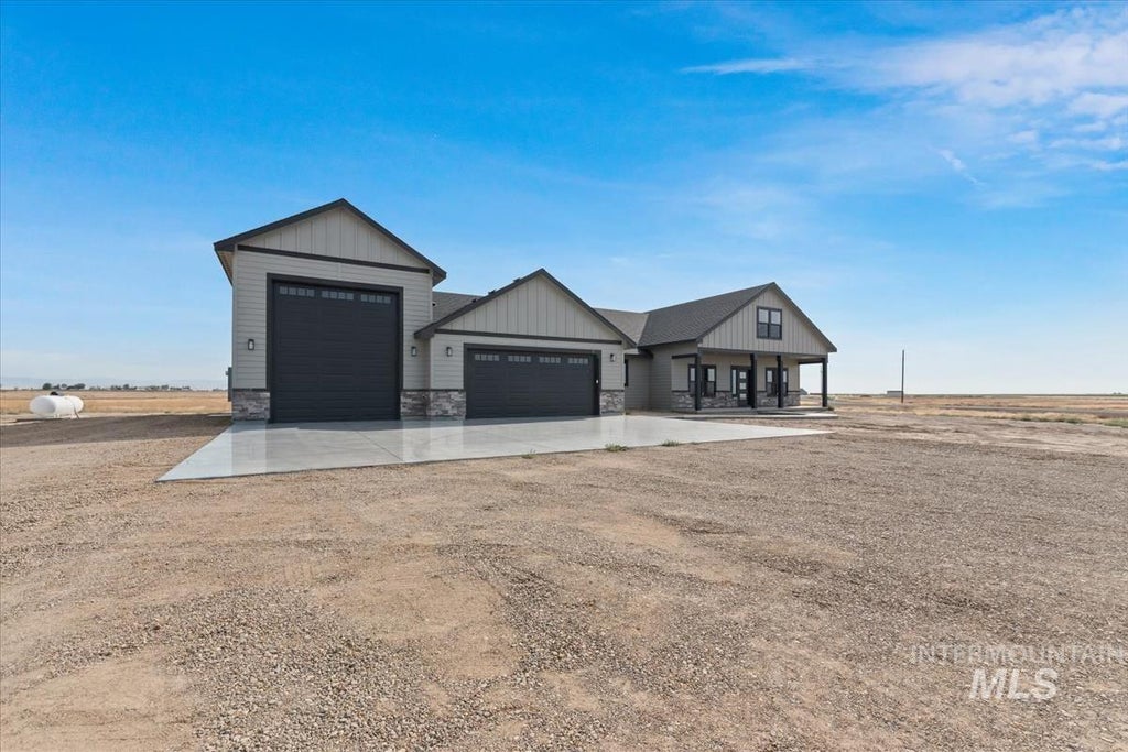 Photo of 8650 SW El Camino Court, Mountain Home, ID 83647 (MLS # 98978254)