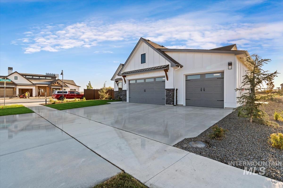 6872 N Valley Breeze Avenue, Meridian, Idaho image 3