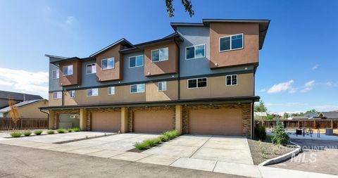 2281-2299 N Shaelyn Boise ID 83713