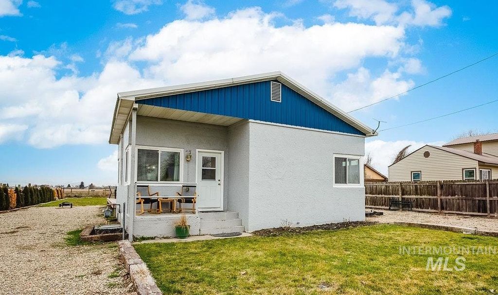 Photo of 27 Kansas Avenue, Homedale, ID 83628 (MLS # 98970996)