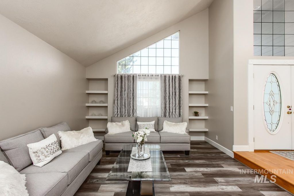 Photo of 5674 N Heathrow Way, Boise, ID 83713 (MLS # 98984694)
