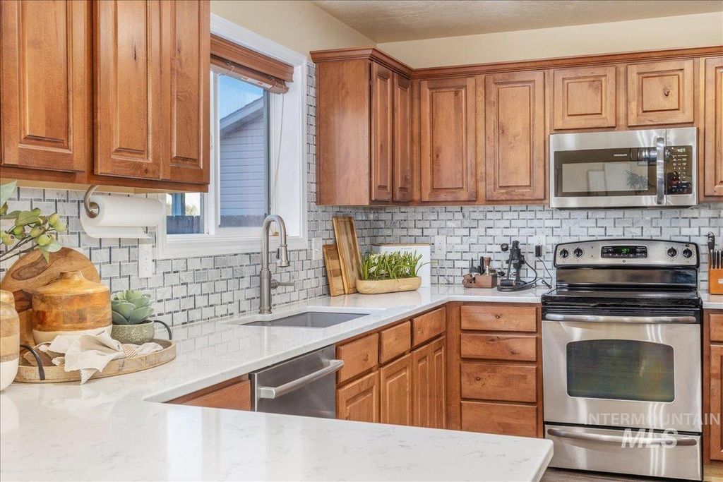 Photo of 208 E Kaibab Trail St, Meridian, ID 83646 (MLS # 98973195)