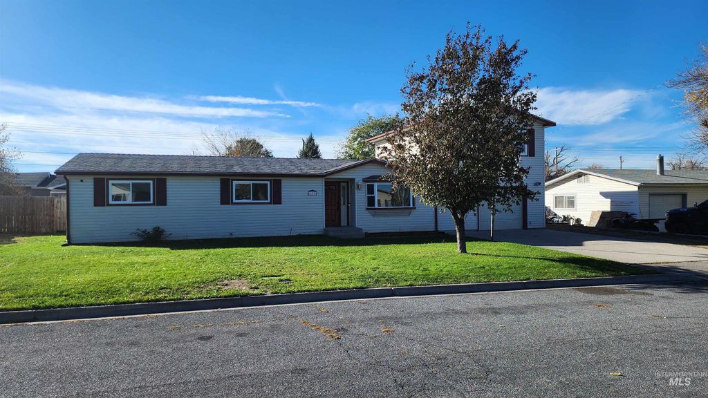 Photo of 609 Parnell Drive, Buhl, ID 83316 (MLS # 98965702)