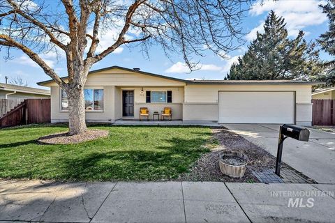 Photo of 3912 N Pepperwood Dr, Boise, ID 83704 (MLS # 98977540)