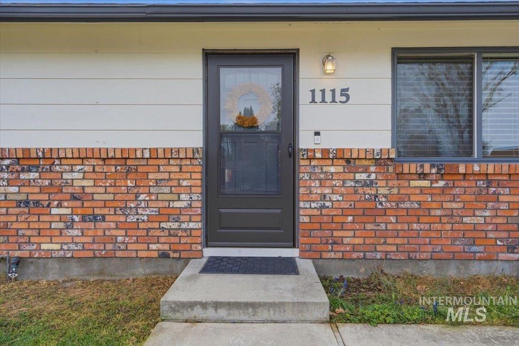 Photo of 1115 E. Roosevelt Ave, Nampa, ID 83686 (MLS # 98981431)