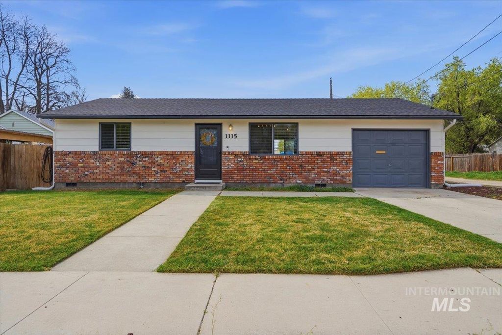 Photo of 1115 E. Roosevelt Ave, Nampa, ID 83686 (MLS # 98981431)
