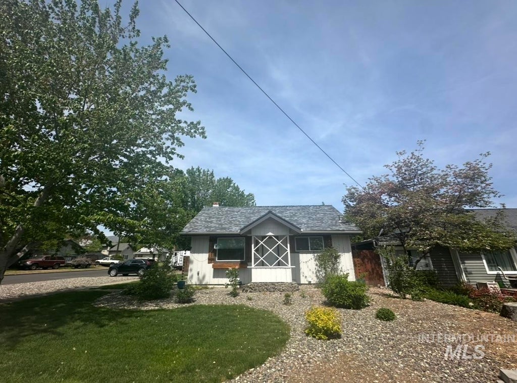 Photo of 1503 10th Ave, Lewiston, ID 83501 (MLS # 98992907)