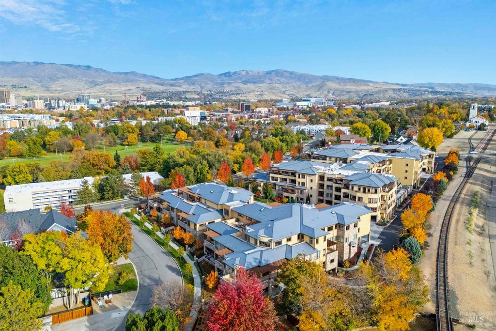 Photo of 3075 W Crescent Rim Drive #301, Boise, ID 83706 (MLS # 98966073)