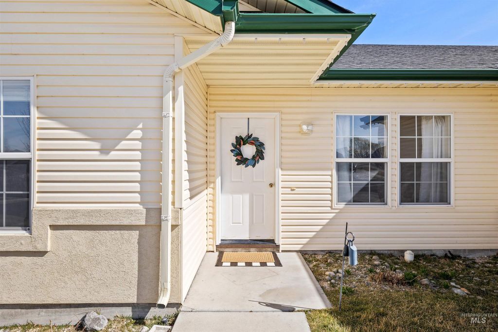 Photo of 1597 Vista Dr, Twin Falls, ID 83301 (MLS # 98977866)