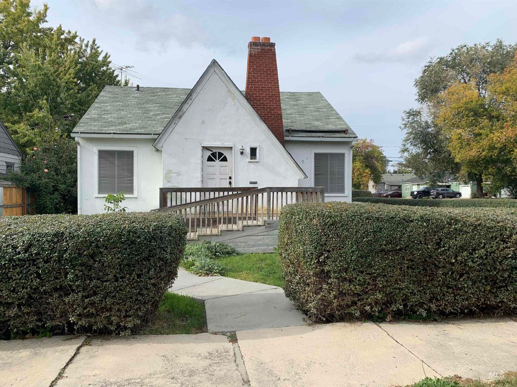 Photo of 703 8th Ave S Ave, Nampa, ID 83651 (MLS # 98964643)