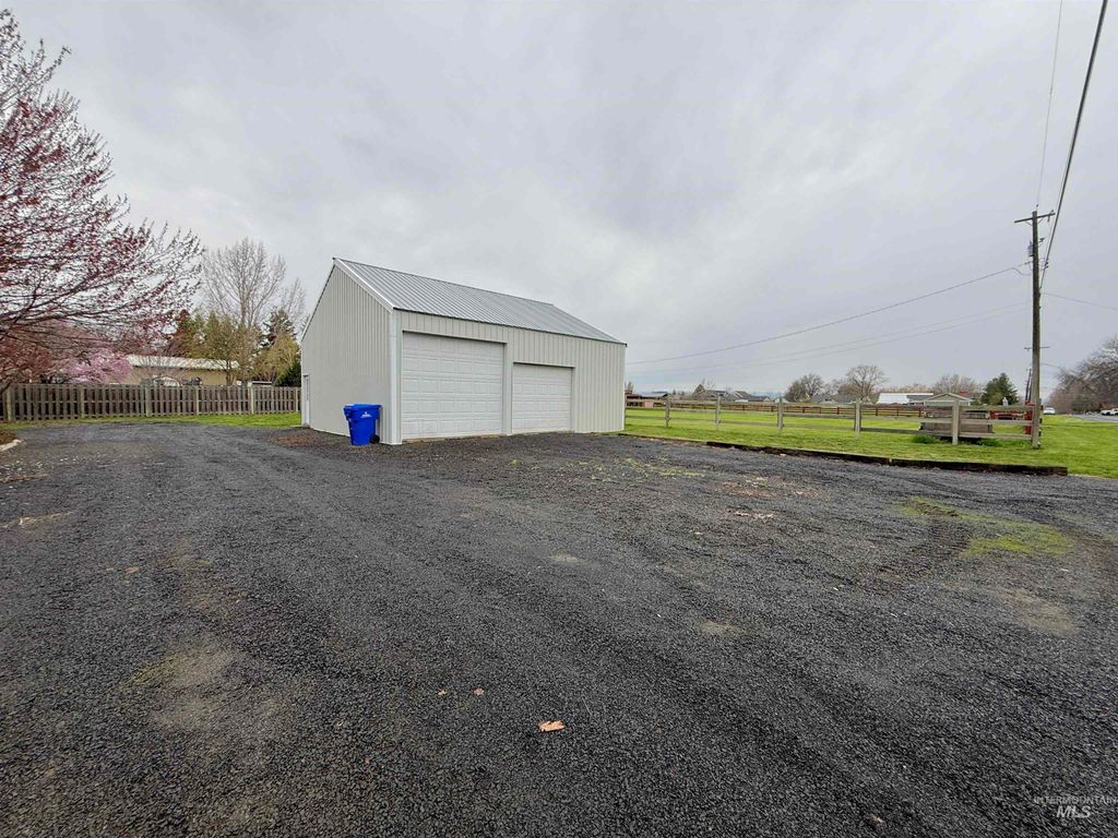 Photo of 1228 Powers Ave, Lewiston, ID 83501 (MLS # 98979858)