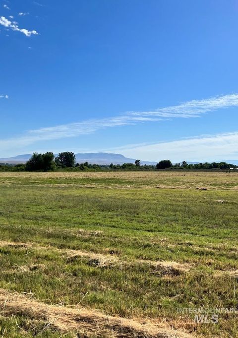 Photo of 2670 Berglund Rd, Emmett, ID 83617 (MLS # 98976200) Photo of 2670 Berglund Rd, Emmett, ID 83617 (MLS # 98976200)